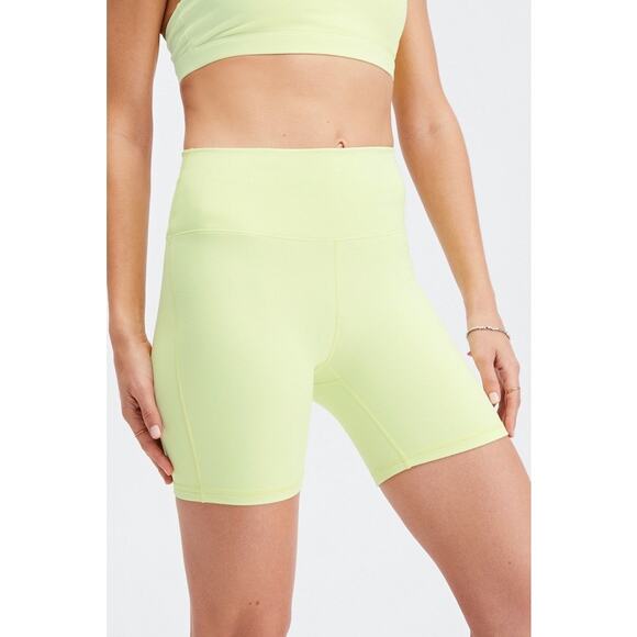 Fabletics Pants - New Fabletics Boost II 6" Powerhold short lemon creme size M